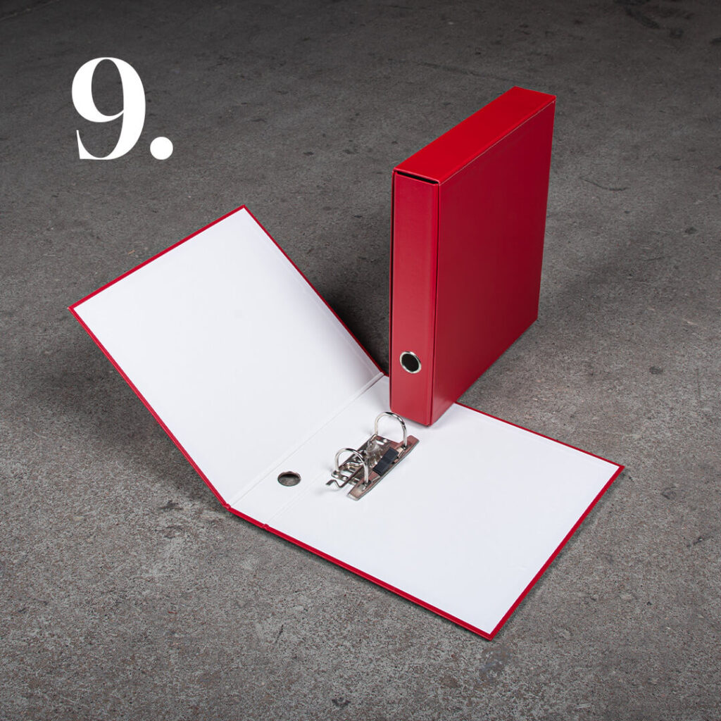 Punainen baladek kansio ja kotelo A4 koossa