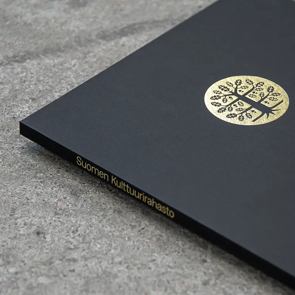 Foliopainettu todistuskansio omalla logolla